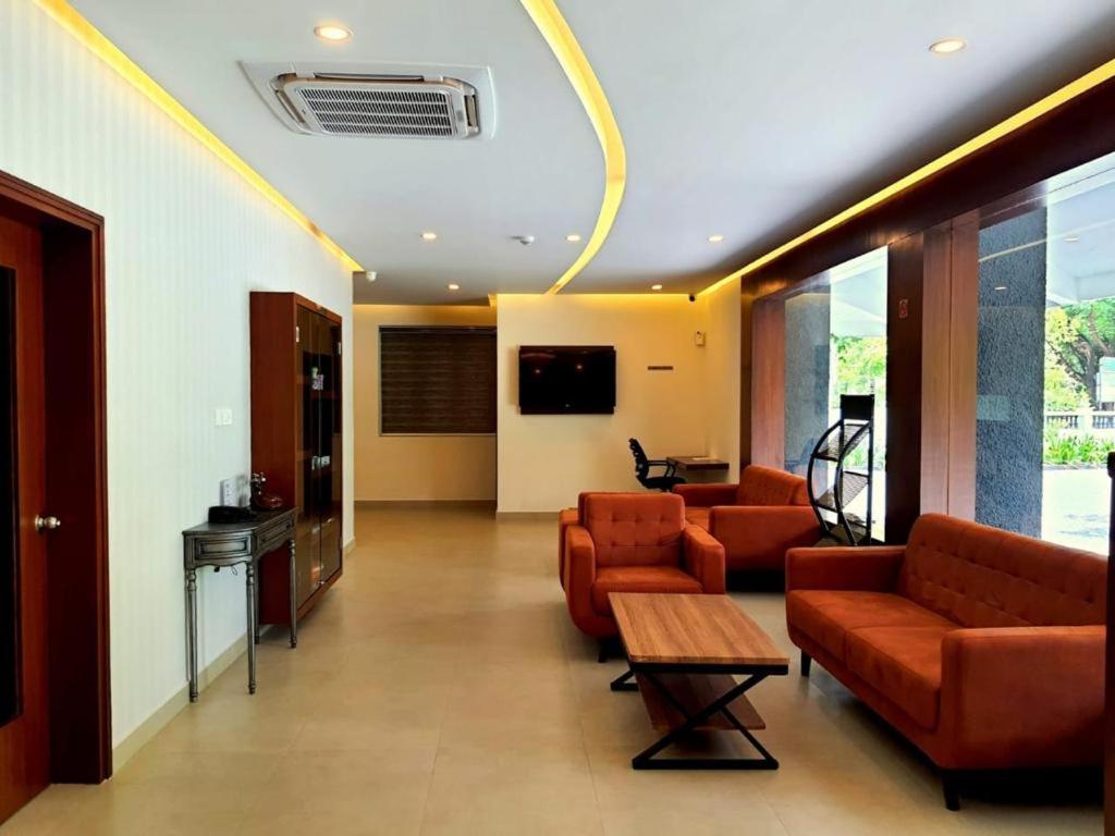 Emperor-Hotel Rachana Continental Pvt Ltd Kizhake Chālakudi Exterior photo