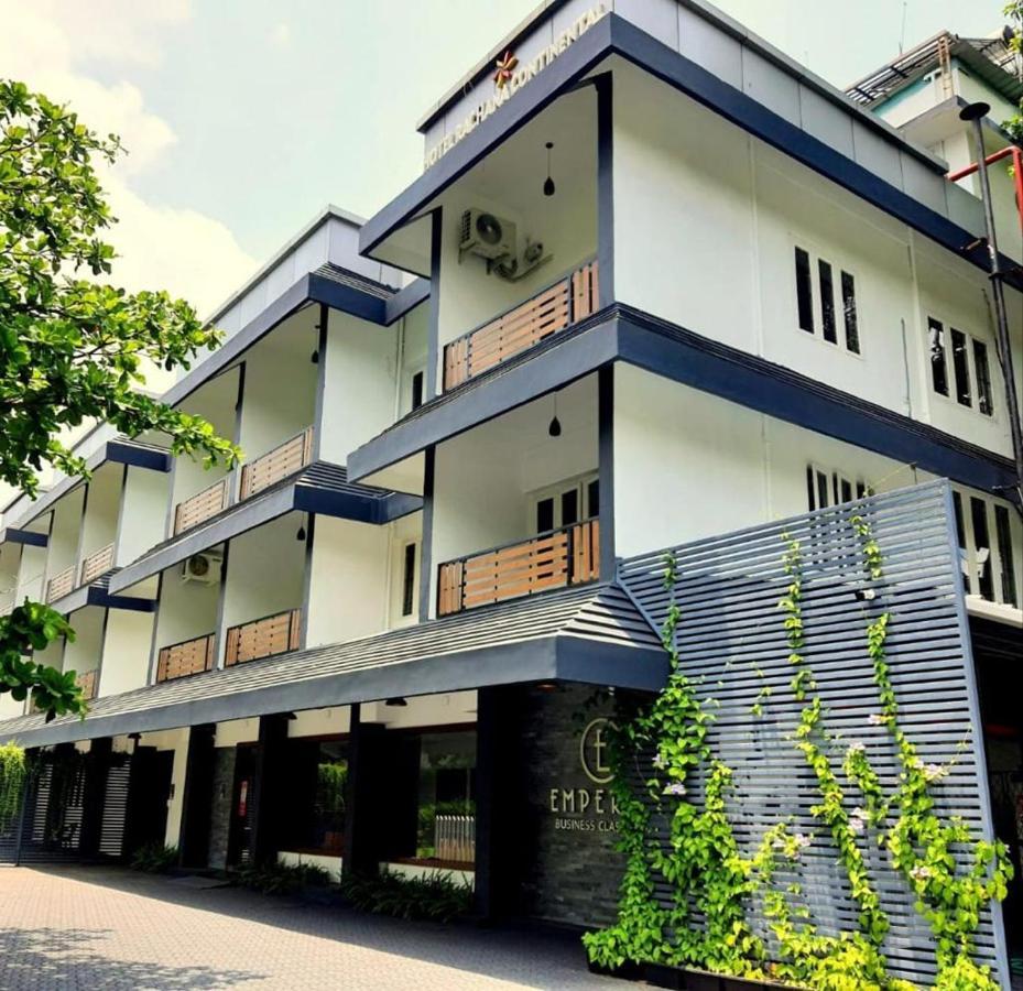 Emperor-Hotel Rachana Continental Pvt Ltd Kizhake Chālakudi Exterior photo