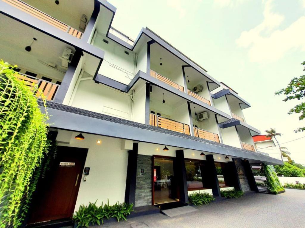Emperor-Hotel Rachana Continental Pvt Ltd Kizhake Chālakudi Exterior photo