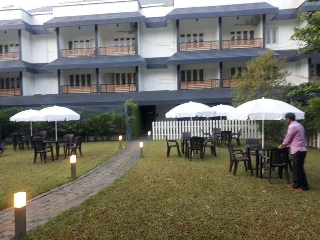 Emperor-Hotel Rachana Continental Pvt Ltd Kizhake Chālakudi Exterior photo