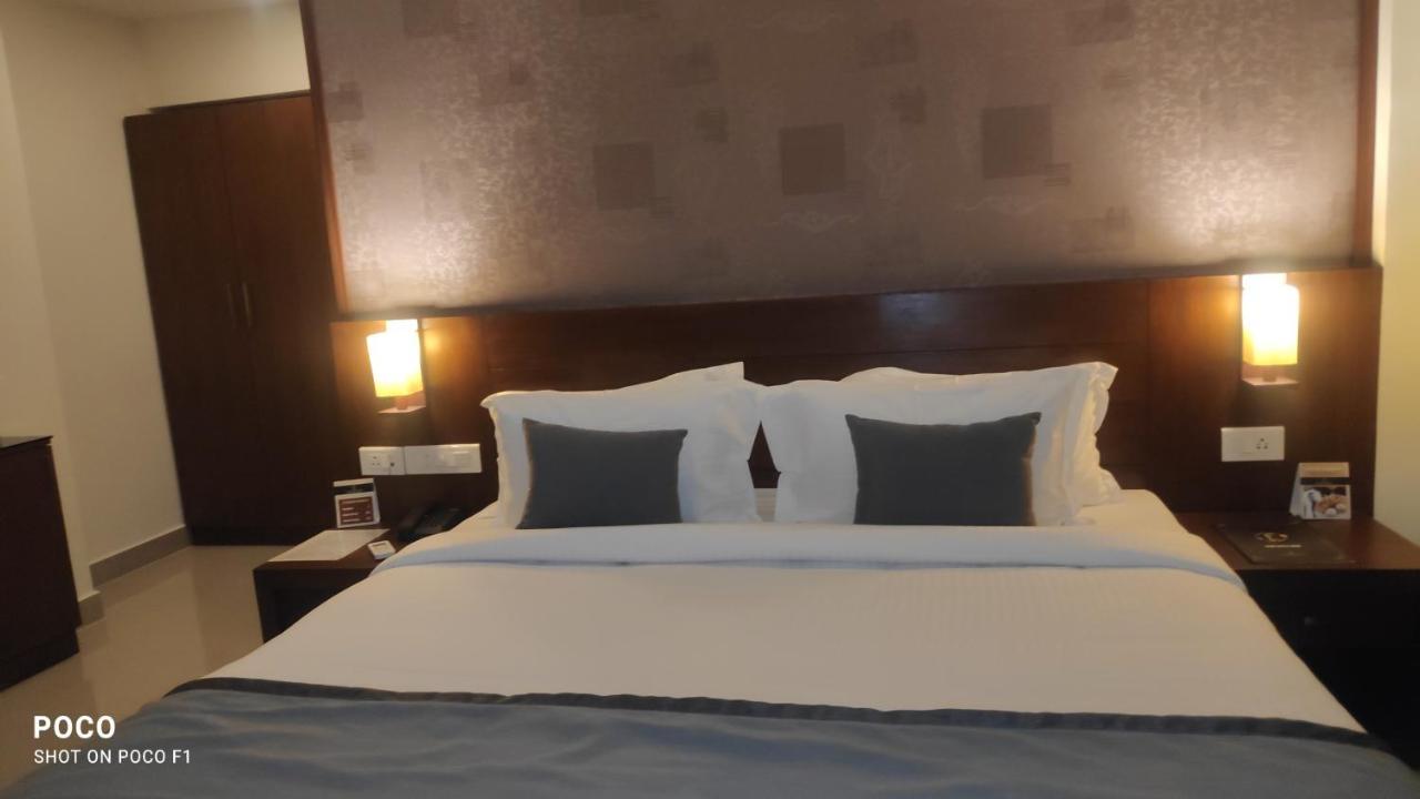 Emperor-Hotel Rachana Continental Pvt Ltd Kizhake Chālakudi Exterior photo
